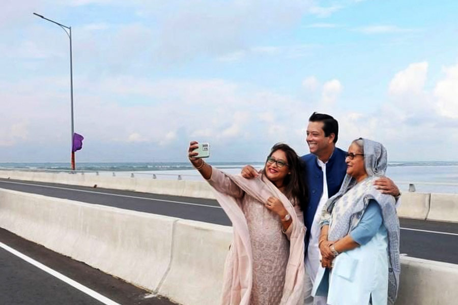 বর্তমানে পদ্মা সেতু প্রকল্পের মোট ব্যয় ধার্য করা হয়েছে ৩০ হাজার ১৯৩ কোটি টাকা। জানা গিয়েছে, সংশোধনের পর ব্যয় বেড়ে দাঁড়াবে প্রায় ৩২ হাজার ৬৩৮ কোটি টাকা। অর্থাৎ ব্যয় বাড়ছে ২ হাজার ৪৪৫ কোটি টাকা। 