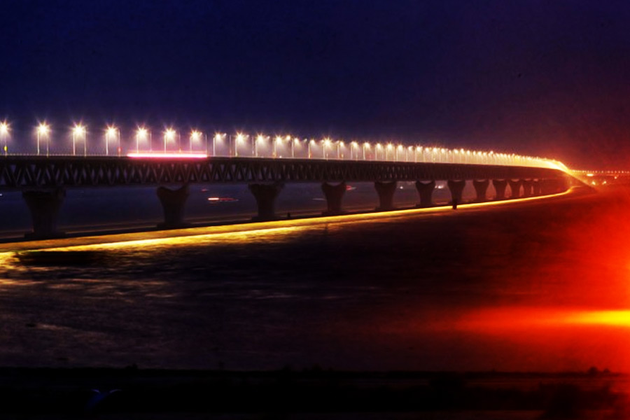 প্রকল্পের ডিরেক্টর শফিকুল ইসলাম জানিয়েছেন, প্রকল্পের কোনও কোনও কাজে টাকা বেঁচে গিয়েছে। কিছু কাজে আবার অতিরিক্ত খরচ হয়েছে। বাড়তি ব্যয়ের একটা বড় অংশ সরকার কর হিসাবে পেয়েছে। 