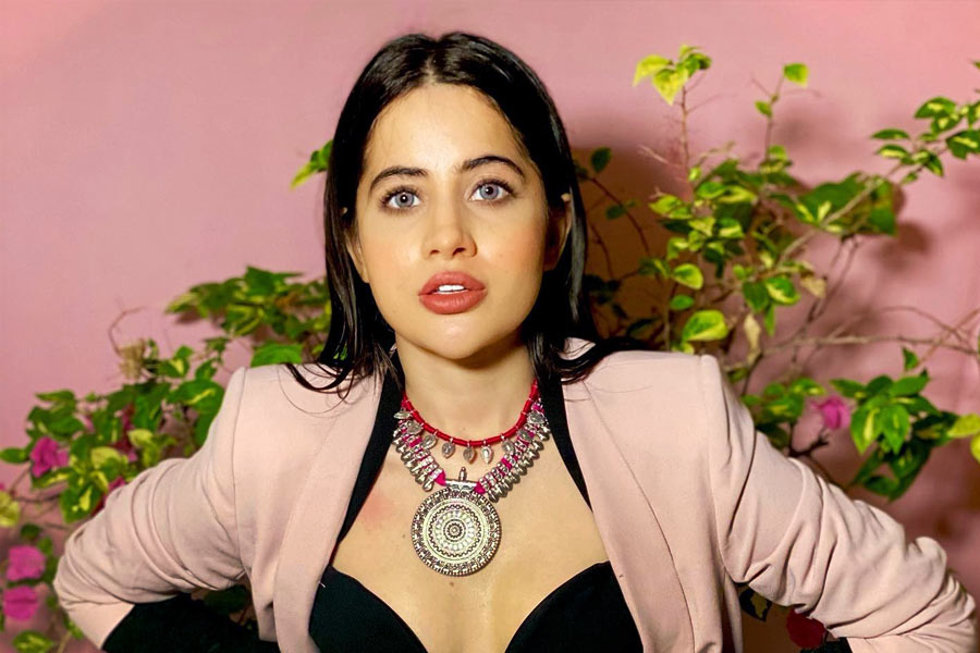 উরফির অভিযোগের পর প্রতিক্রিয়া জানিয়েছেন লেখক। তিনি যাবতীয় অভিযোগ অস্বীকার করেছেন। রবিবার টুইটারে চেতন লিখেছেন, ‘‘আমার বিরুদ্ধে যা রটানো হচ্ছে, আমি কখনও তেমন কারও সঙ্গে কথা বলিনি, দেখা করিনি, গল্প করিনি, এমন কাউকে আমি চিনিই না। এটা মিথ্যা, ভুয়ো।’’ 