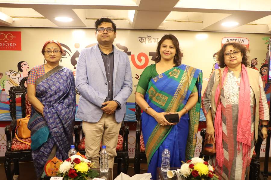 বর্তমান সময়ে বিদেশী ভাষার আগ্রাসনের মুখোমুখি হয়ে বহু ক্ষেত্রে হারিয়ে যাচ্ছে বাংলা ভাষা। ভাষার দৌড়ে অনেক সময় পিছিয়ে পড়ছে আমাদের মাতৃভাষা।