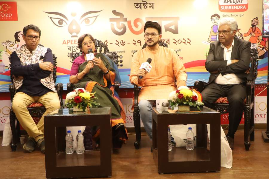 সেই পরিস্থিতিতে দাঁড়িয়ে বাংলা সাহিত্য উৎসবের মতো একটি অনুষ্ঠানের গুরুত্ব সত্যিই অনস্বীকার্য। আগামী দিনে এই অনুষ্ঠান যাতে বিশ্বের প্রতিটি মানুষের কাছে আরও ভাল ভাবে পৌঁছে যেতে পারে, তারই ব্যবস্থা করছে উদ্যোক্তারা।