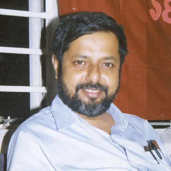 মানব হয়ে ওঠেন সিপিএমের সর্বক্ষণের কর্মী (হোলটাইমার)। পরীক্ষার জন্য পড়াশোনা ছাড়লেও মার্ক্সবাদী দর্শনচর্চা তিনি চালিয়ে গিয়েছিলেন জীবনভর।