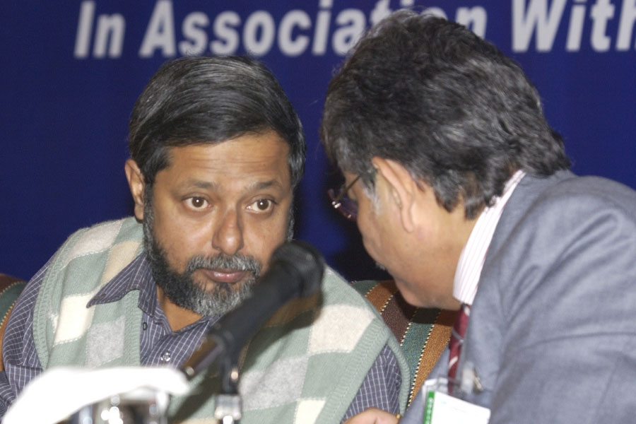 ১৯৯১ সালে সিপিএমের যুব সংগঠনের রাজ্য সম্পাদকও নির্বাচিত হন মানব।