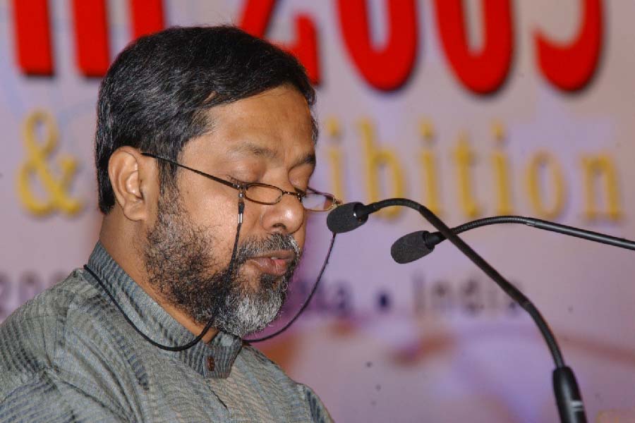  ১৯৯১ সালে বেলেঘাটা বিধানসভা কেন্দ্র থেকে প্রথম নির্বাচনে প্রতিদ্বন্দ্বিতা করেন মানব। তিনি জেতেনও ওই কেন্দ্রে। তার পর থেকে ২০১১ সাল পর্যন্ত টানা বেলেঘাটা কেন্দ্রেরই বিধায়ক ছিলেন তিনি।