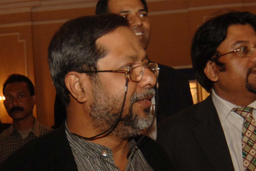 দলে মানবের পরিচয় ছিল তাত্ত্বিক নেতা হিসাবে। তাঁর সঙ্গে সিপিএমের ছাত্র এবং যুব সংগঠনের সদস্যদের যোগাযোগ ছিল নিবিড়।