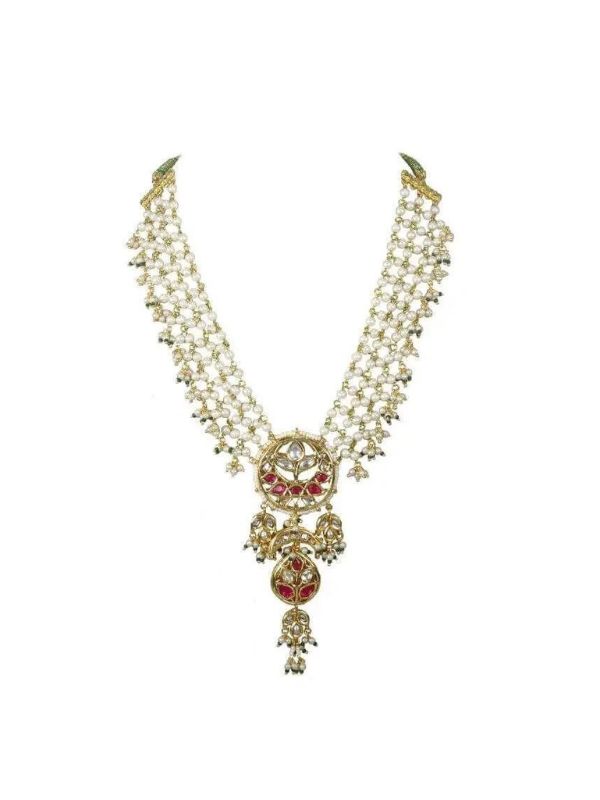 চোকারের সঙ্গে পরুন অথবা একক ভাবে, এই ভারী কাজের চাঁদবালি হার আপনাকে করে তুলবে অনন্য। বেনারসি শাড়ির সঙ্গেও ভাল দেখাবে।   