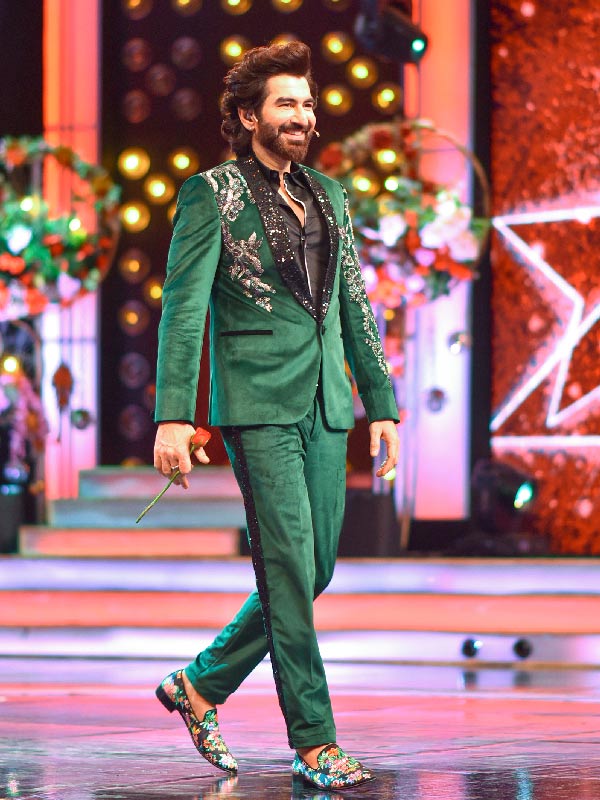 ‘চেঙ্গিজ’ নিয়ে আবার পরিচিত অবতারেই বড় পর্দায় ফিরবেন জিৎ। অপেক্ষায় দর্শক।