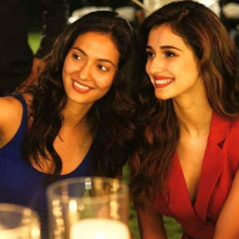 দুই বোন দুই পেশাক বেছেছেন। তা বলে তাঁদের মধ্যে কোনও মিল নেই এমনটা ভাবা ঠিক নয়। পছন্দ থেকে অপছন্দ— সবেতেই অনেক মিল দিশা পটানি আর তাঁর দিদি খুশবুর।