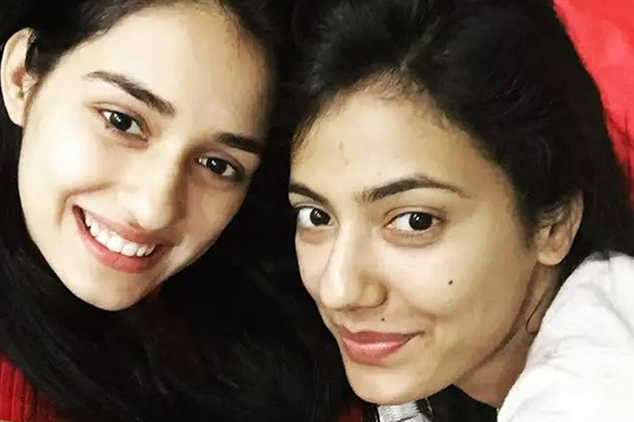 জগদীশের কাজের কারণেই খুশবুরা তানকপুর থেকে বরেলি চলে যায়। সেখানে ডেপুটি পুলিশ সুপার ছিলেন জগদীশ। বরেলির স্কুলেই পড়াশোনা খুশবুর।