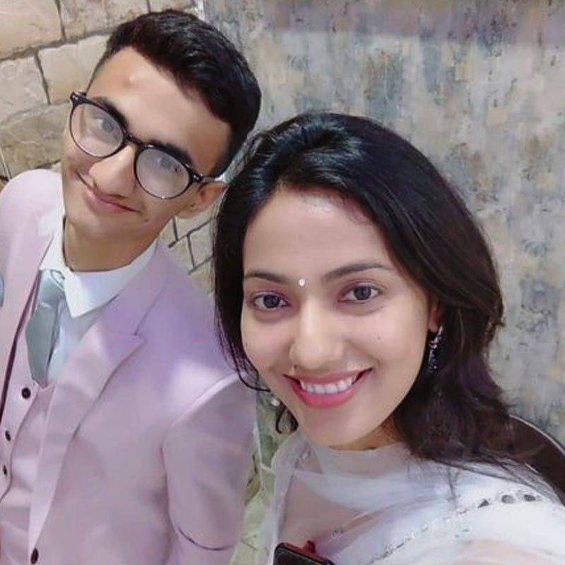 ১৯৯১ সালের ২৩ নভেম্বর খুশবুর জন্ম উত্তরাখণ্ডের তানকপুরে। বাবা জগদীশ সিংহ পটানি ছিলেন পুলিশ আধিকারিক। দিশার এক ভাইও রয়েছেন। নাম সূর্যাংশ পটানি।