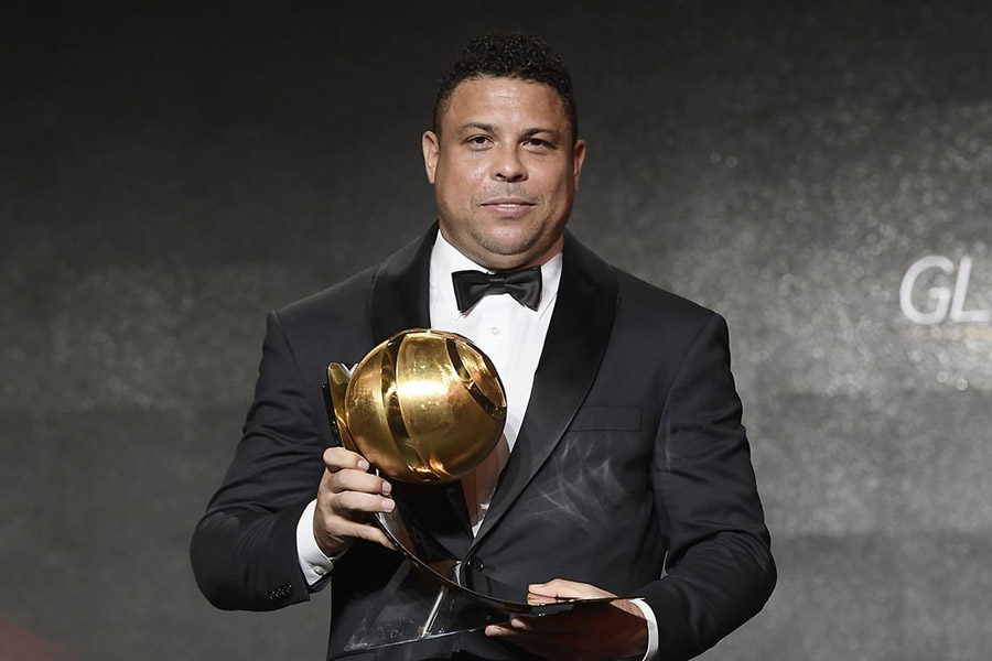 রোনাল্ডোর পারফর্ম্যান্সের আসল রহস্য নাকি বিছানাতেই লুকিয়ে রয়েছে। এক বার নয়, খেলতে নামার আগে বহু বার যৌনতার খেলায় মেতেছেন তিনি।