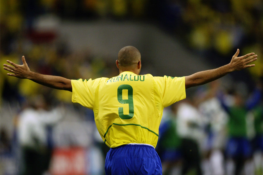 কিন্তু রোনাল্ডো জানিয়েছেন, সব সময় শরীরের খেলায় মজেই তিনি সর্বসুখ পেয়েছেন, তা নয়। তিনি বলেছেন, ‘‘বিশ্বকাপ জয়ের যে আনন্দ, তা যৌন মিলনের আনন্দকেও ছাপিয়ে যায়।’’