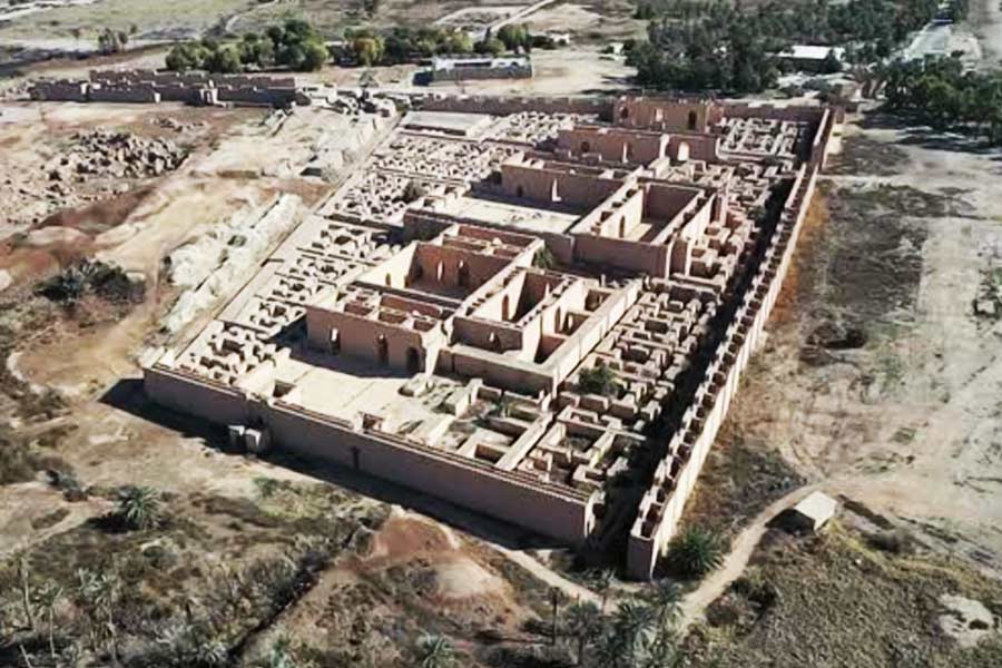 আবার কোনও বিশেষজ্ঞের মতে, বর্তমানে ইউফ্রেটিস নদীর জলের তলায় চলে গিয়েছে এই ঝুলন্ত উদ্যান। 