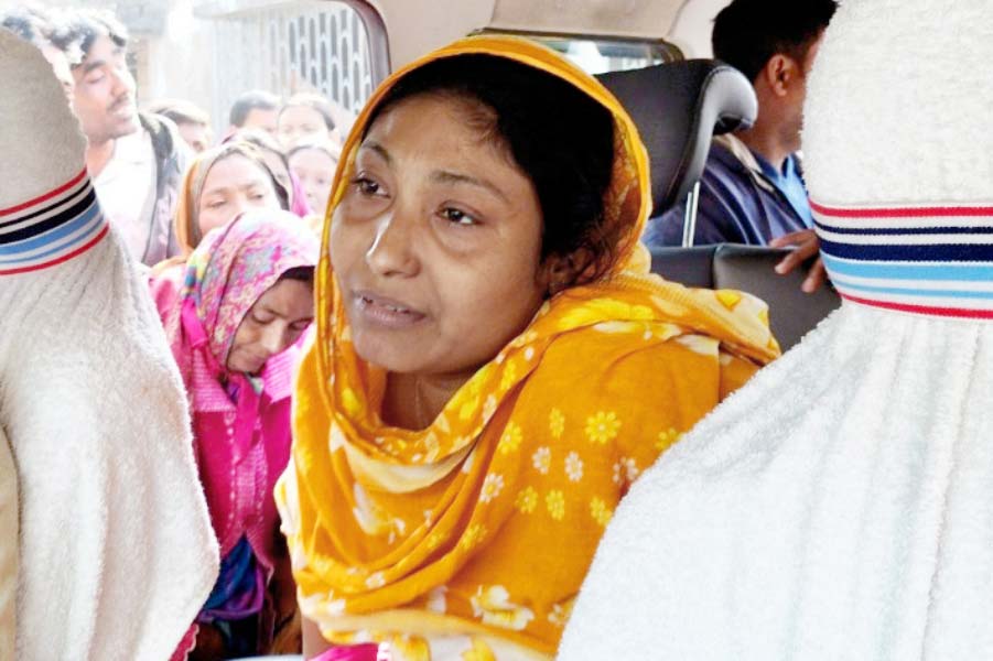 রিনা: চাইছেন ‘সুবিচার’।