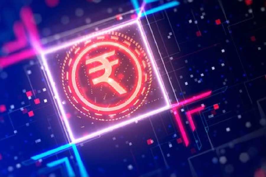 ১ ডিসেম্বর অর্থাৎ বৃহস্পতিবার থেকে পরীক্ষামূলক ভাবে ভারতে এই ডিজিটাল মুদ্রা চালু হতে চলেছে। এর আগে আরবিআইয়ের তরফে ডিজিটাল মুদ্রায় লেনদেনের কোনও ব্যবস্থা ছিল না।