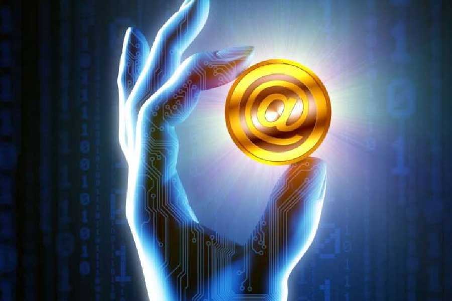 প্রাথমিক ভাবে আরবিআইয়ের তরফে ঘোষণা করা হয়েছিল, শুধু মাত্র নির্দিষ্ট কিছু গ্রাহক এবং ব্যবসায়ীদের মধ্যে পরীক্ষামূলক ভাবে ই-রুপি লেনদেন চালু হবে। সফল হলে পরবর্তী পদক্ষেপ ঠিক করা হবে।