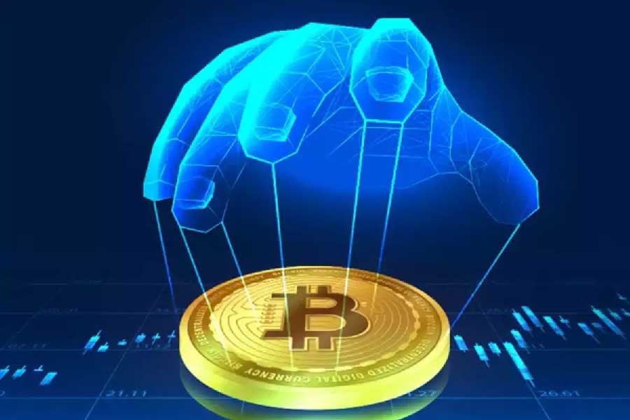 ক্রিপ্টোকারেন্সির মতোই ‘ই-রুপি’ একটি ডিজিটাল টোকেন। তবে ভারতে এই ডিজিটাল রুপিকে আইনি স্বীকৃতি দেওয়া হবে।