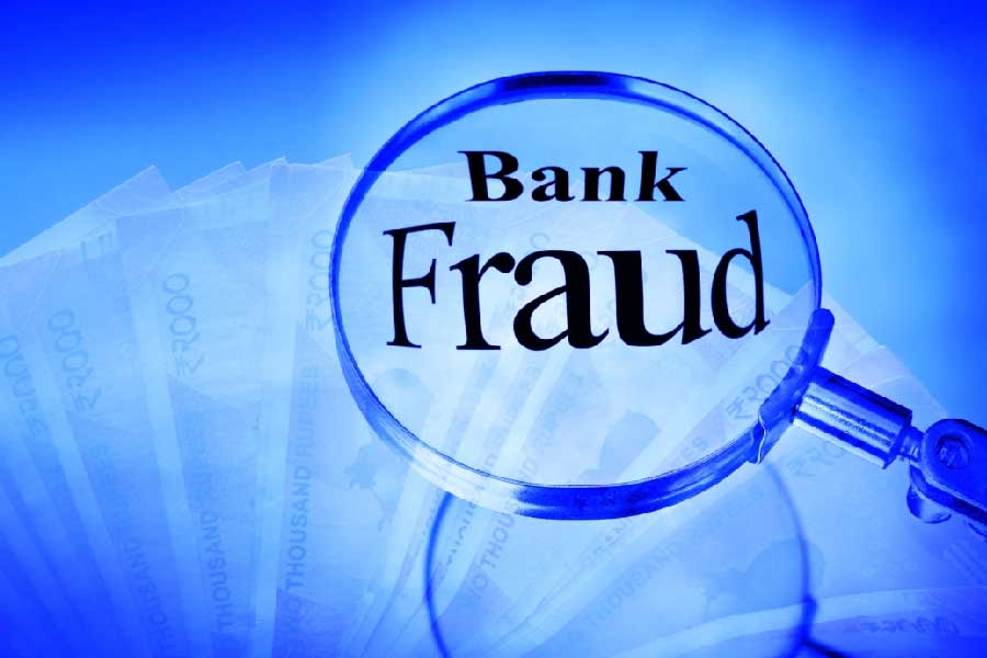 ‘ডিজিটাল রুপি’ কী ভাবে কাজ করবে তা নিয়েও সংশয় তৈরি হয়েছে অনেকের মনে। বর্তমানে অনলাইন জালিয়াতি এবং টাকা তছরুপের ঘটনা বৃদ্ধি পাওয়ায় ডিজিটাল টাকা ব্যবহার কতটা নিরাপদ হবে তা নিয়েও উঠছে একাধিক প্রশ্ন।