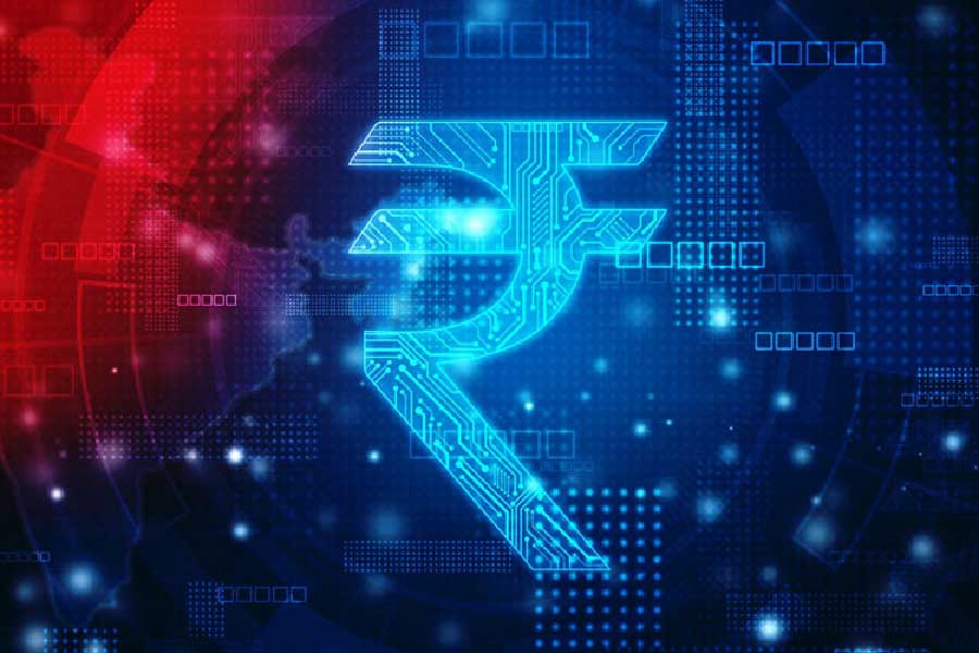 সরকার নিমরাজি থাকলেও ক্রিপ্টোকারেন্সিকে দেশে বৈধ করার সিদ্ধান্তকে বরাবর লাল পতাকাই দেখিয়ে আসছে আরবিআই। আরবিআইয়ের দাবি ছিল, ক্রিপ্টোকারেন্সির ব্যবহার শুরু হলে ভারতীয় অর্থনীতিকে অনেক রকম অসুবিধার মুখোমুখি পড়তে হতে পারে।