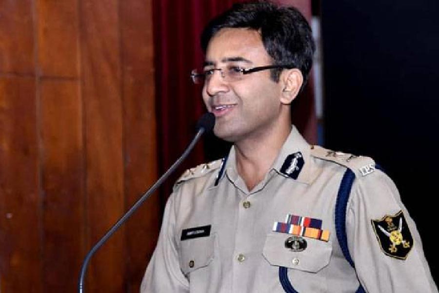 ২০০০ সাল থেকে ২০০৬ সাল পর্যন্ত বিহারের অপরাধজগৎ, রাজনীতি, অপরাধী, পুলিশের সঙ্গে সংঘর্ষ, রাজনৈতিক দুর্নীতি— এই সিরিজে সব ফুটিয়ে তোলার চেষ্টা করেছেন পরিচালক। কিন্তু বাস্তবের সময় যে কত ভয়ঙ্কর ছিল, তা নিজে ব্যক্ত করেছেন আইপিএস অমিত লোঢা।