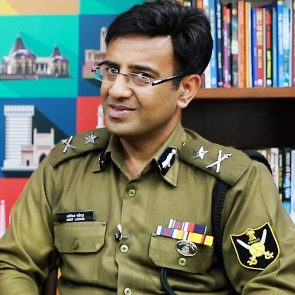 শেখপুরাতে গিয়ে প্রথমে গ্যাংস্টার বিজয় সম্রাটকে গ্রেফতার করেন অমিত। আর সেই ঘটনাই তাঁকে সকলের চোখে ‘হিরো’ করে তুলেছিল। কিন্তু তার পরেও শেখপুরা, বেগুসরাই, মুজফফরপুর এবং পটনাতে অপরাধ বেড়েই চলেছিল। এই অপরাধের নেপথ্যে কে, সেই তদন্ত করতেই উঠে আসে অশোক মাহাতো গ্যাংয়ের নাম। সে গ্যাংয়ের কুখ্যাত দুষ্কৃতী পিন্টু মাহাতোর খোঁজ পান অমিত।