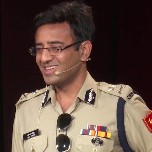 অমিতের সঙ্গে কাজ করেছিলেন বিএসএফের অ্যাসিস্ট্যান্ট কমান্ড্যান্ট রাঘবেন্দ্র মিশ্র। তিনি জানান, যেখানেই অপরাধ হত, অমিত সবার আগে সেখানে পৌঁছে যেতেন। শুধু সাধারণ মানুষের মধ্যেই নয়, তাঁর সহকর্মীদের মধ্যেও একটা শ্রদ্ধা অর্জন করতে পেরেছিলেন অমিত। মিশ্রের কথায়, “অমিত যেখানেই থাকুন না কেন, বাড়ি হোক বা অফিস, ফোনের উত্তর দিতেন। সাধারণ মানুষের কাছে সহজেই পৌঁছে যেতেন। আর এটাই তাঁকে সকলের নয়নের মণি করে তুলেছিল।”