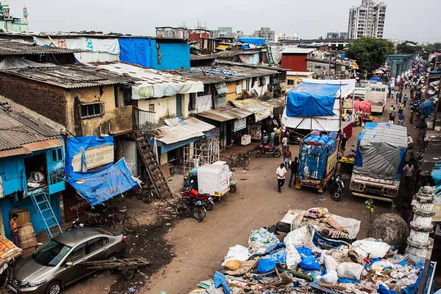গত ১৫ বছর ধরে ধারাভির উন্নয়ন প্রকল্পের কাজ আটকে রয়েছে। এই ১৫ বছরে অন্তত ৪ বার মহারাষ্ট্র সরকার ধারাভি বস্তির উন্নয়ন প্রকল্পের টেন্ডার ডেকেছে। কিন্তু নানা কারণে তা বাস্তবায়িত হয়নি। বার বার ধাক্কা খেয়েছে ধারাভির উন্নয়ন।