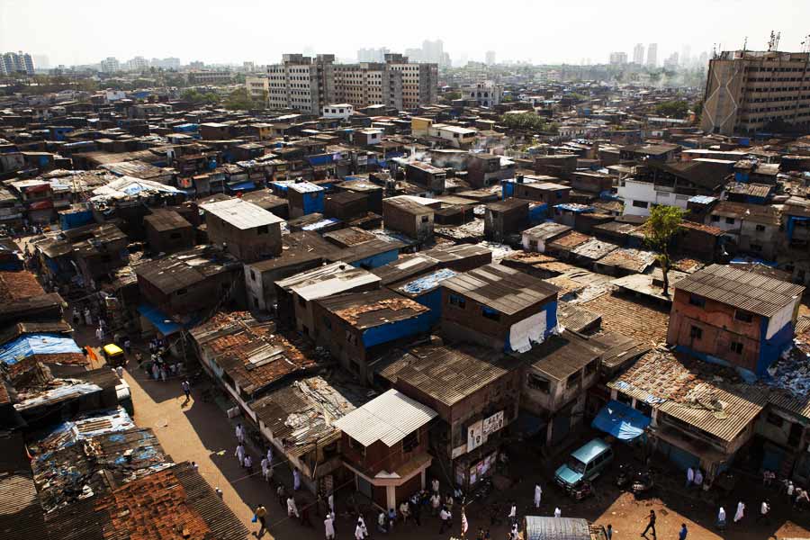 বস্তি হলেও ধারাভির অর্থনীতি টেক্কা দেয় একাধিক ছোটখাটো দেশকেও। টোঙ্গো, কিরিবাতি কিংবা টুভালু দেশের চেয়ে বেশি এই ধারাভির অর্থনীতি। যার মূল্য প্রায়  ৬৫ কোটি ডলার (ভারতীয় মুদ্রায় ৫ হাজার ৩০৪ কোটি টাকা)।