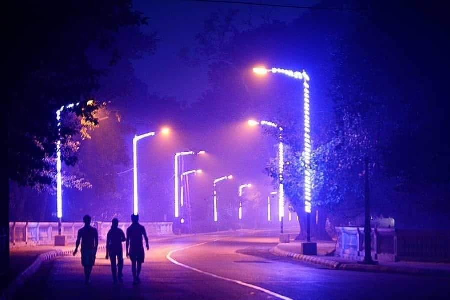 চলতি বছরের বর্ষায় চার মাসের জন্য ত্রিফলা বাতিস্তম্ভগুলিকে বন্ধ করে রাখার সিদ্ধান্ত নিয়েছিল পুরসভা। বর্ষা শেষে সেগুলি আবার জ্বালানো হয়। তবে কয়েক মাস যেতে না যেতেই সেগুলিকে পাকাপাকি ভাবে সরানোর কথা জানিয়ে দিয়েছে পুরপ্রশাসন।