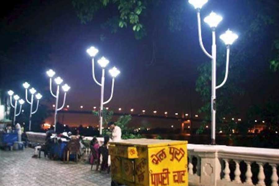 কলকাতার রাস্তায় ‘জন্ম’ নিতে না নিতেই একাধিক বিতর্ক ধাওয়া করতে শুরু করে ত্রিফলাকে।