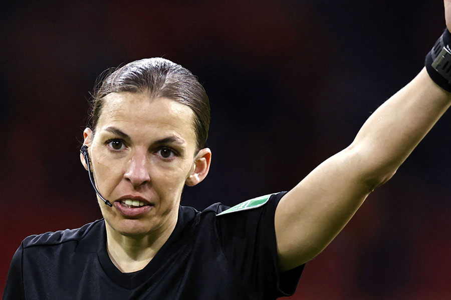 স্টেফানি আরও বলেন, ‘‘আমি নারীবাদীদের মুখপাত্র নই। তবে আশা করি, ফিফার এই পদক্ষেপে কিছুটা হলেও লিঙ্গসাম্যের বিষয়ে অগ্রগতি আসবে।’’