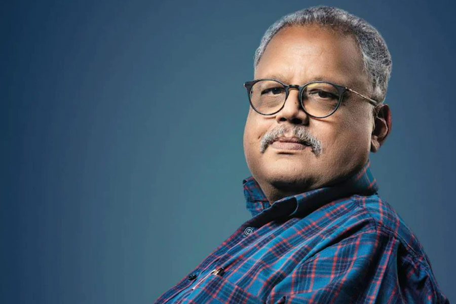 সম্পত্তির নিরিখেও রাকেশকে পিছনে ঠেলে দিয়েছেন রেখা। চলতি বছরের ১৪ অগস্ট প্রয়াত হন রাকেশ। সে সময় তাঁর নিট সম্পত্তির পরিমাণ ছিল ৪৬ হাজার কোটি টাকা।