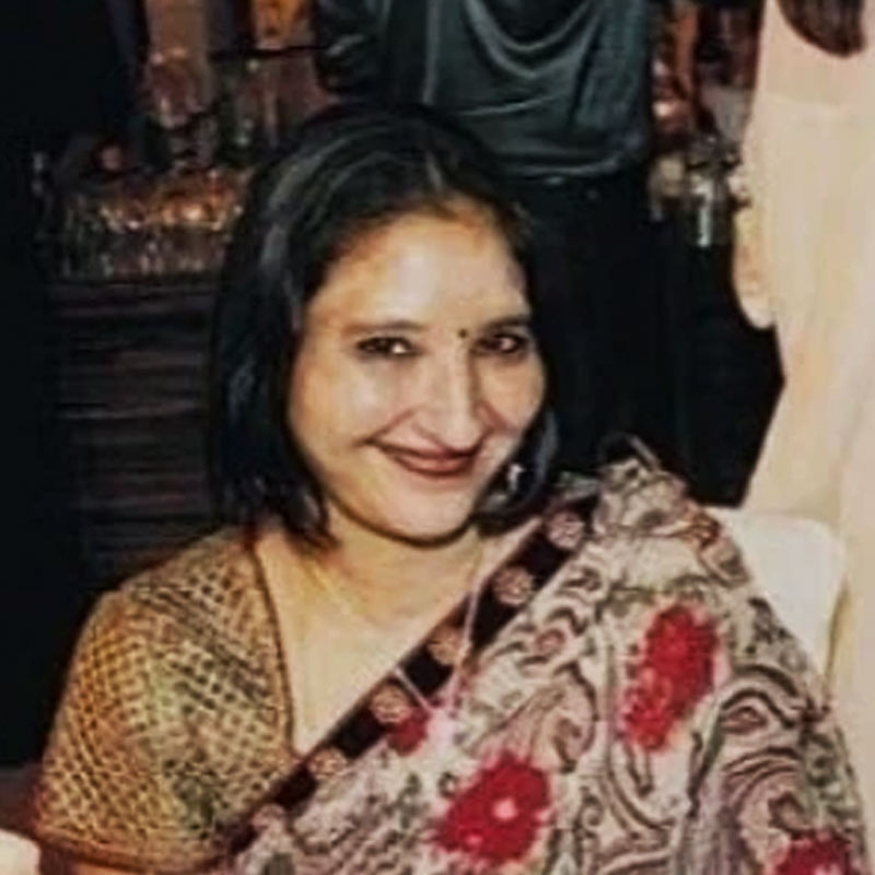 বস্তুত, রাকেশের মতো ঘন ঘন শিরোনামে না এলেও দীর্ঘ দিন ধরেই শেয়ার বাজারে বিনিয়োগকারী হিসাবে জায়গা করে নিয়েছেন রেখা। অনেকের দাবি, রেখার কাছে এমন ১৯টি সংস্থার শেয়ার রয়েছে, যার আর্থিক মূল্য বিপুল। সংবাদমাধ্যমের প্রতিবেদন অনুযায়ী, চলতি বছর পর্যন্ত ৪টি সংস্থার সঙ্গে যুক্ত রয়েছেন তিনি।