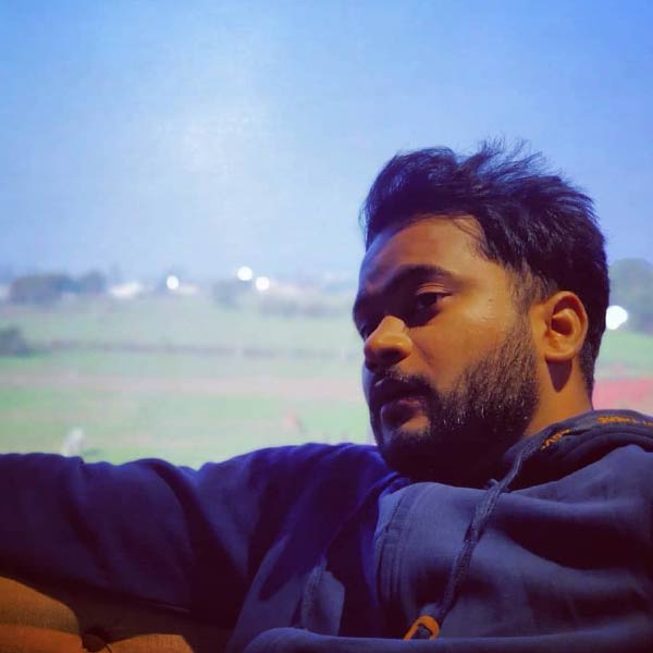 মাত্র তিন বছর বয়সে অভিনয়ে হাতেখড়ি  রাহুলের। ওই বয়স থেকেই থিয়েটারে অভিনয় করতে শুরু করেন তিনি। 