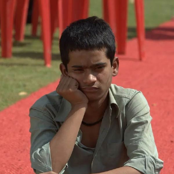 এই খবর ‘থ্রি ইডিয়টস্‌’-এর প্রযোজক বিধু বিনোদ চোপড়ার কানে গেলে তিনি রাহুলকে পড়াশোনার প্রয়োজনীয়তা সম্পর্কে বোঝান। এমনকি রাহুলের পড়াশোনার খরচের ভারও নেন বিধু। এর পর পড়াশোনার প্রতি আলাদা আকর্ষণ তৈরি হয় রাহুলের। এমনকি এক সময়ে, পড়াশোনার জন্য ধারাবাহিকের প্রস্তাবও ফিরিয়ে দেন তিনি। 