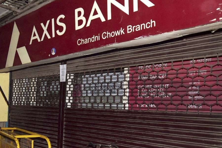 ৪ অক্টোবর: মাসের চার তারিখে ব্যাঙ্ক বন্ধ থাকছে কলকাতা, আগরতলা, গ্যাংটক, গুয়াহাটি, কানপুর, কোচী, পটনা, রাঁচী, বেঙ্গালুরু, ভুবনেশ্বর, চেন্নাই, শিলং এবং তিরুঅনন্তপুরমে। মহানবমী, আয়ুধ পুজো, শ্রীমন্ত শঙ্করদেবের জন্মোৎসব উপলক্ষে ৪ অক্টোবর এই শহরগুলির সমস্ত ব্যাঙ্ক বন্ধ থাকবে।