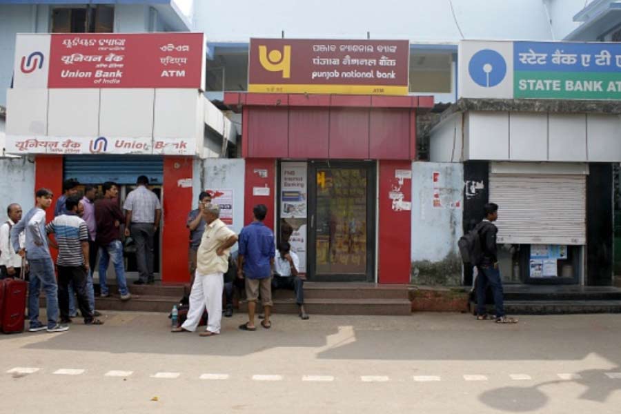 ১৩ অক্টোবর: করবা চৌথ উৎসব উপলক্ষে ১৩ অক্টোবর সিমলায় সমস্ত ব্যাঙ্ক বন্ধ থাকবে।