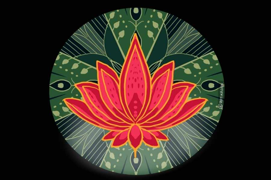 পদ্ম: পদ্ম আলোর প্রতীক। দেবী দুর্গাকে পদ্ম ও অক্ষমালা দেন সৃষ্টিকর্তা ব্রহ্মা। দেবী দুর্গাকেও শ্রী গণেশের মতো শঙ্খ-চক্র-গদা-পদ্ম ধারীও বলা হয়। 