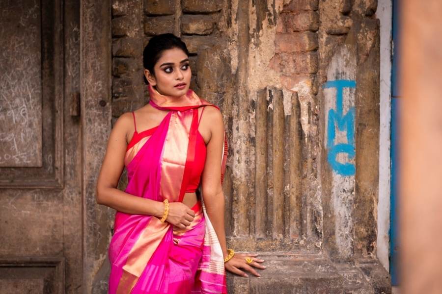 মূর্শিদাবাদ থেকে সোজা গল্ফ গ্রিন। অঞ্জন দত্তের 'সাহেবের কাটলেট' এ নজর কাড়েন শ্রীতমা।  এই শারদীয়াতেও মুক্তি পাবে তাঁর বেশ কয়েকটি ছবি। 