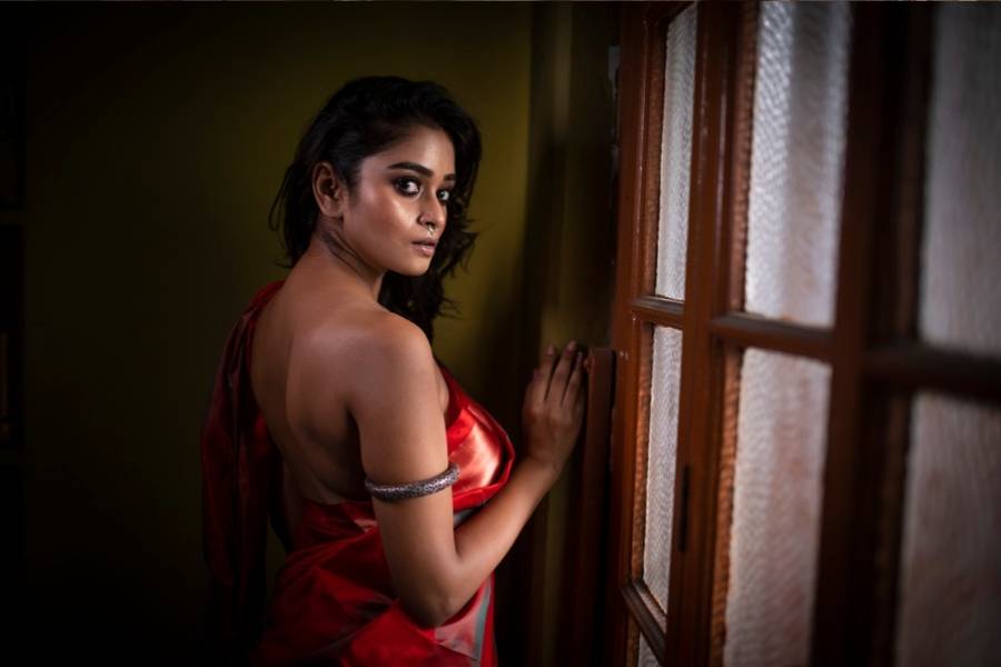 ওটিটি তে কাজের সুবাদে সাহসী চরিত্রে অভিনয় করেছেন। তবে অ্যাকাউন্টে টাকা না থাকলেও ছবির প্রস্তাব ফিরিয়ে দেওয়ার সাহস তিনি রাখেন। 