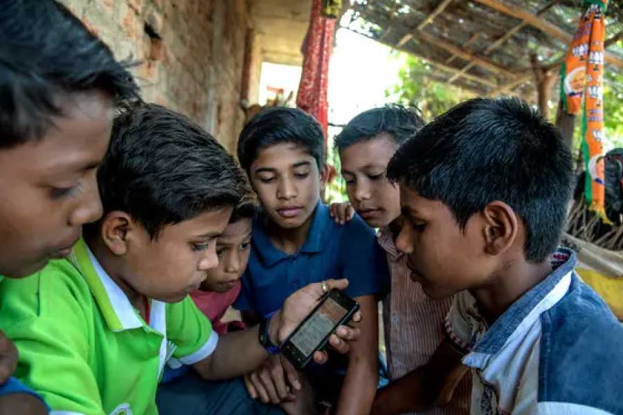 এই ১৩ শহরের তালিকায় রয়েছে কলকাতার নাম। খুব শীঘ্রই ফাইভ জি প্রযুক্তির সুবিধা পেতে চলেছেন শহরের বাসিন্দারা।