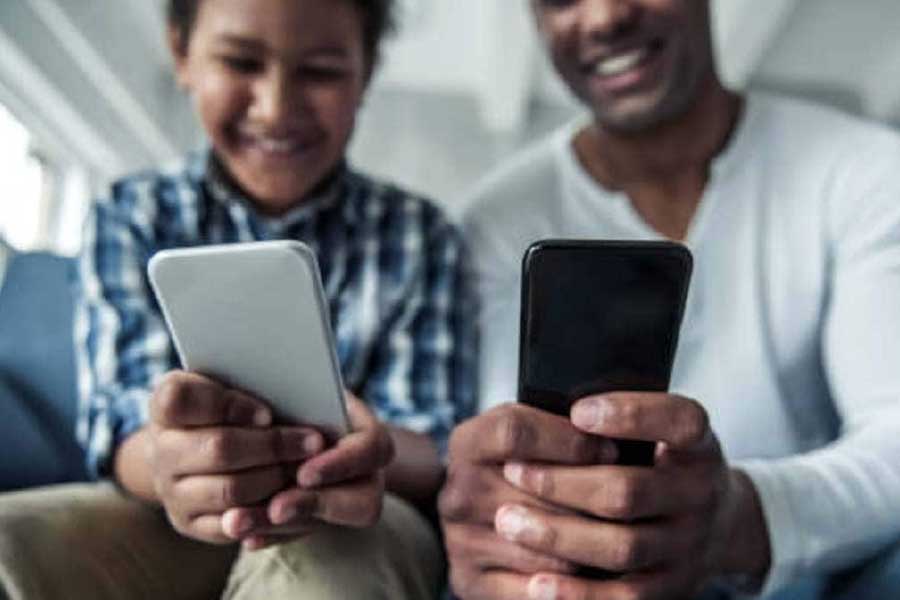 কলকাতার পাশাপাশি রাজধানী দিল্লির মানুষজনও শীঘ্রই হাই-স্পিড ইন্টারনেটের সুবিধা ভোগ করতে পারবেন বলে কেন্দ্রের তরফে জানানো হয়েছে। 