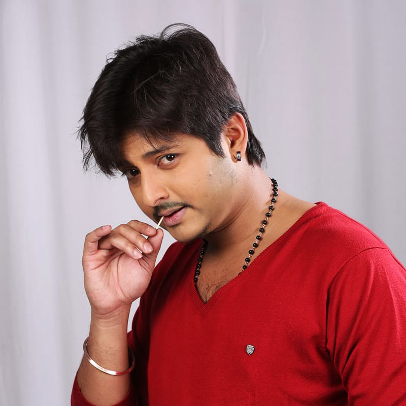 এই ঘটনার পর একটি ভিডিয়ো তৈরি করেন বাবুশান। সেখানে তিনি জানিয়েছিলেন, তাঁর সঙ্গে কোনও নায়িকার কাজের বাইরে আর কোনও সম্পর্ক নেই। প্রাক্রুতি তাঁর ‘বন্ধু’। তাঁকে নিয়ে যে অভিনেতার পরিবারের সমস্যা আছে তা-ও নাকি তিনি জানতেন না।