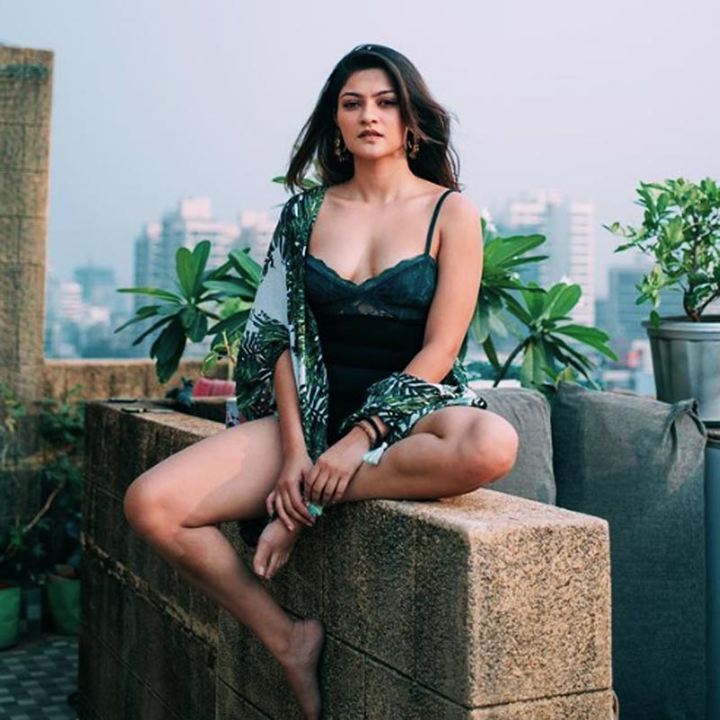 এ হেন অভিনেত্রী বিগ বসের ১৬তম পর্বে আসছেন। তাঁকে নিয়ে দর্শকদের মধ্যে তাই বাড়তি কৌতূহল তৈরি হয়েছে। 