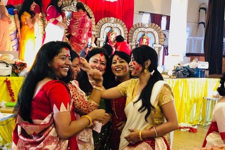 তাদের মধ্যে অন্যতম এক সংস্থা এএনআই বেঙ্গলি কালচারাল ক্লাব। ২০১০-তে কিছু বাঙালি পরিবারকে একত্রিত করে প্রথম দুর্গাপুজো শুরু করে এই ক্লাব। তার পর থেকে প্রতি বছর এই বাঙালি পুজো কমিটি যথাসাধ্য নিয়ম মেনে দুর্গাপুজো আয়োজন করে মায়ের আরাধনা করে এসেছে।  