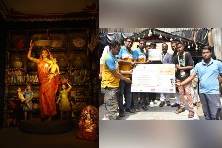  হাতিবাগান নবীন পল্লী — এই বছর জনতার রায়ে সেরার সেরা পুজো ‘হাতিবাগান নবীন পল্লী’। এই পুজো সর্বাধিক ভোট পেয়েছে।