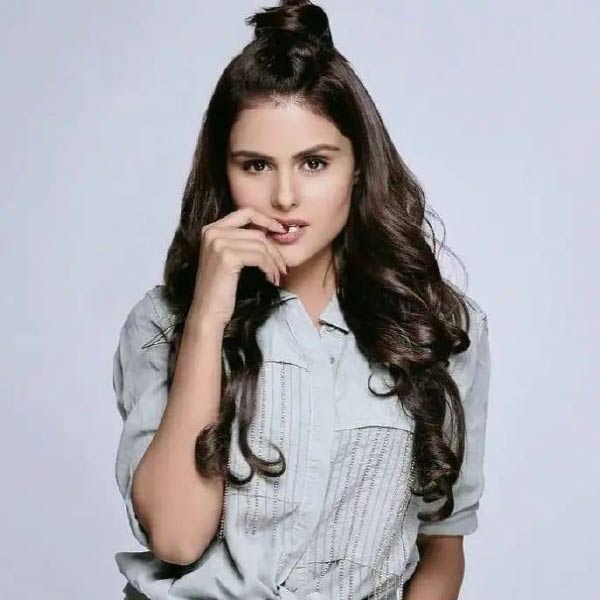 তেজোকে দেখা গিয়েছিল ‘উড়ারিয়াঁ’-তে। সম্প্রতি সে ধারাবাহিকের কাজ শেষ হয়েছে। আর এর মধ্যেই ‘বিগ বস’-এর ঘরে থাকার জন্য ডাক এসে গিয়েছে প্রিয়ঙ্কার।