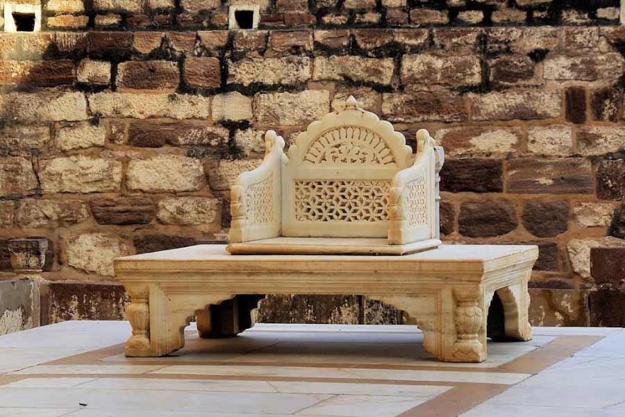 ইতিমধ্যে ক্ষেমাগুপ্তের ঔরসে অভিমন্যু নামে এক পুত্রসন্তানের জন্ম দিয়েছেন দিদ্দা। ক্রমশ সকলেই বুঝতে পারলেন যে, ক্ষেমাগুপ্তের সিংহাসনের উত্তরাধিকার পেতে চলেছেন এই রাজপুত্রই। এর কিছু দিনের মধ্যেই শিকারে গিয়ে অসুস্থ হয়ে পড়েন ক্ষেমাগুপ্ত। এবং অকালেই মারা গেলেন তিনি।