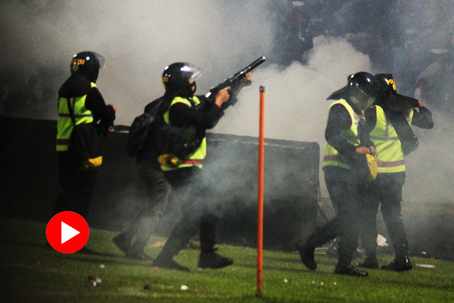 ফুটবল দাঙ্গায় মৃতের সংখ্যা বেড়ে ১৭৪, কী ভাবে ঘটল দুর্ঘটনা, প্রকাশ্যে একাধিক ভিডিয়ো