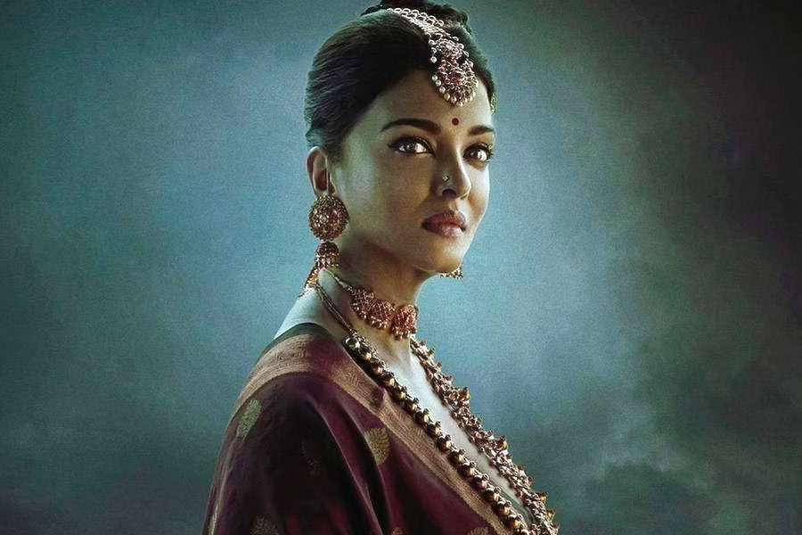 নন্দিনীর চরিত্রে ঐশ্বর্যা রাই বচ্চন। 